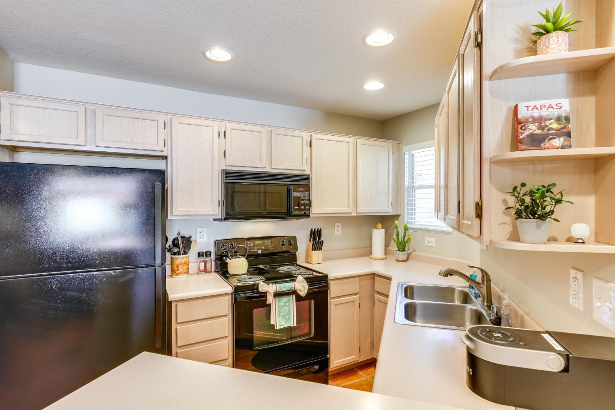 Gorgeous Getaway With Private Balcony! * Phoenix