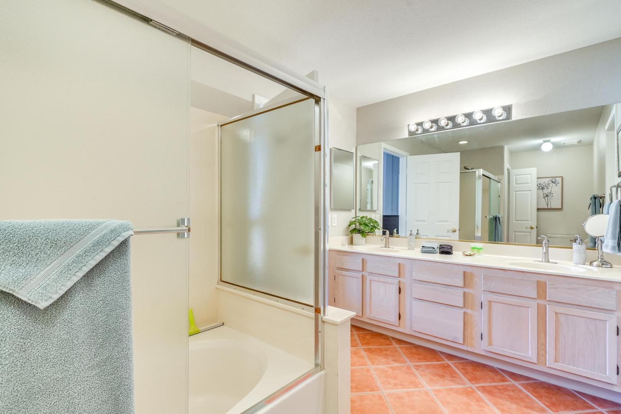 Apartment Gorgeous Getaway With Private Balcony!