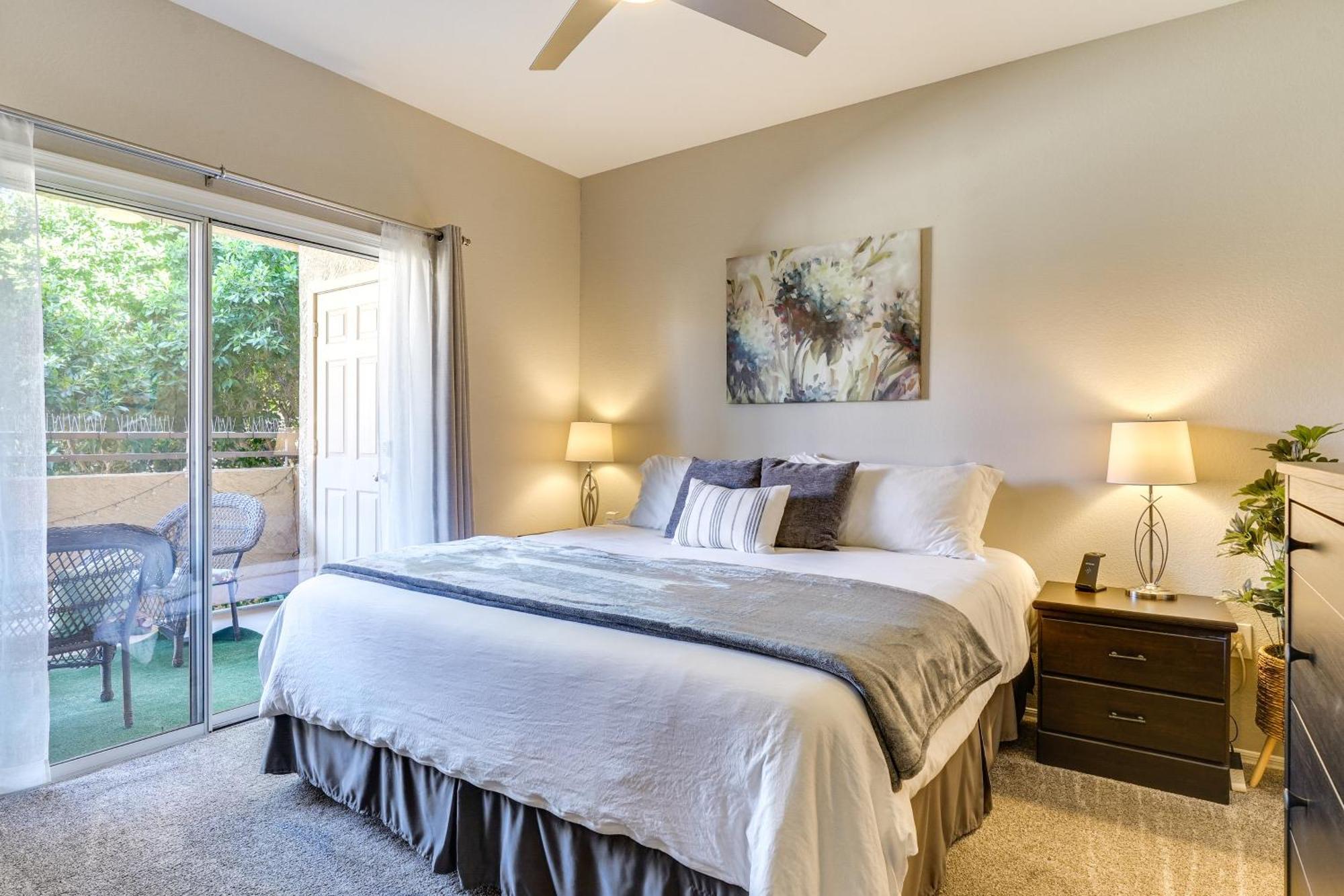 Gorgeous Getaway With Private Balcony! Apartment