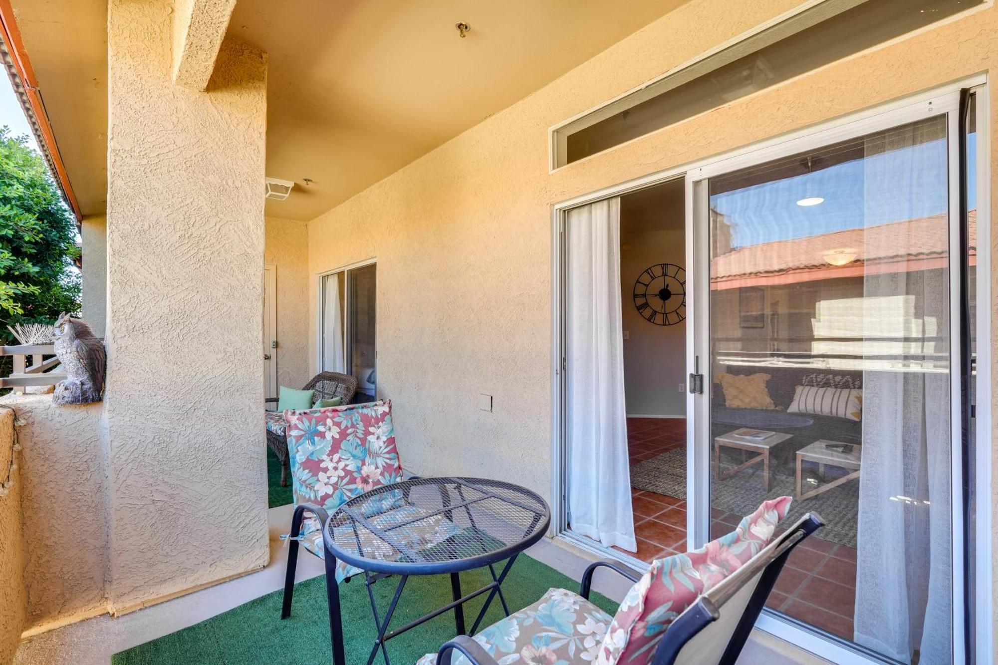 Apartment Gorgeous Getaway With Private Balcony!